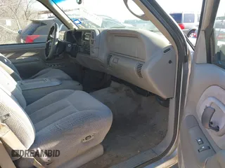 1997 Chevrolet Suburban with VIN 3GNFK16R6VG186072, listed as a IAAI auction lot 41373166 with 275,290 mi miles. Bid and sale history available at carsss.com. Image 5.