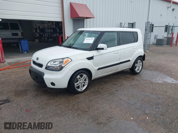 2010 Kia Soul + with VIN KNDJT2A21A7138288, listed as a IAAI auction lot 41922152 with 147,235 mi miles. Bid and sale history available at carsss.com. Image 2.