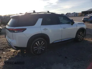 2023 Nissan Pathfinder Platinum z VIN 5N1DR3DH1PC234483, wystawiony jako Copart lot #43508515 z przebiegiem 33 399 mil mil oraz Szkoda całkowita • Salvage title. Historia ofert i sprzedaży dostępna na DreamBid. Obrazek 3.
