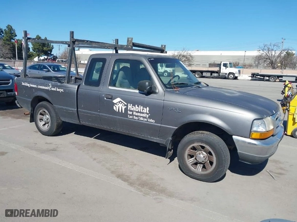 2000 Ford Ranger XL with VIN 1FTYR14V2YPA47330, listed as a IAAI auction lot 41762086 with 175,153 mi miles. Bid and sale history available at carsss.com. Image 1.