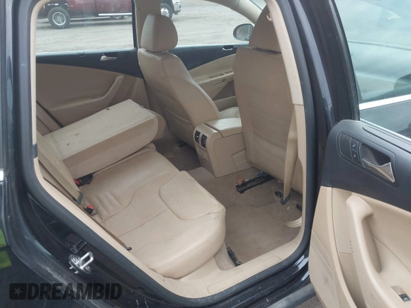 2008 Volkswagen Passat Komfort z VIN WVWLK73C98E161130, wystawiony jako IAAI lot #41498361 z przebiegiem 102 621 mil mil oraz . Historia ofert i sprzedaży dostępna na DreamBid. Obrazek 8.
