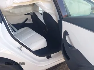 2025 Tesla Model 3 Long Range z VIN 5YJ3E1EB9SF885771, wystawiony jako IAAI lot #42158734 z przebiegiem 3480 mil mil oraz . Historia ofert i sprzedaży dostępna na DreamBid. Obrazek 8.