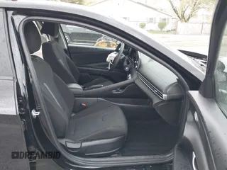 2023 Hyundai Elantra SE z VIN KMHLL4AG1PU547297, wystawiony jako IAAI lot #42080475 z przebiegiem 20 355 mil mil oraz . Historia ofert i sprzedaży dostępna na DreamBid. Obrazek 5.