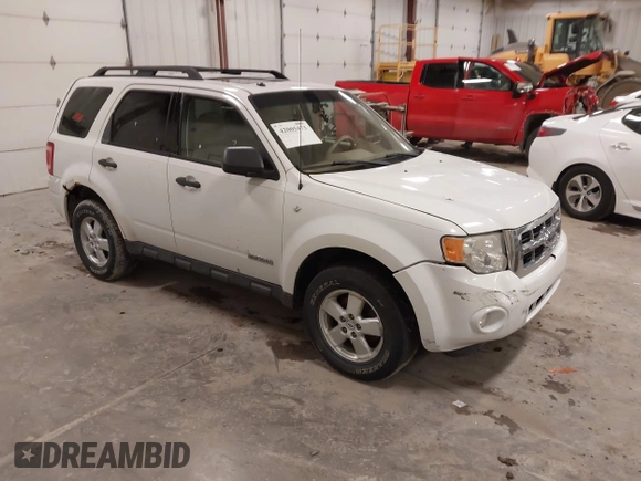 2008 Ford Escape XLT with VIN 1FMCU93128KA82058, listed as a IAAI auction lot 42005473 with 199,016 mi miles. Bid and sale history available at carsss.com. Image 1.