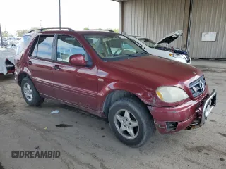 2001 Mercedes-Benz M 320/430/500 z VIN 4JGAB54E81A259134, wystawiony jako Copart lot #55499565 z przebiegiem 294 315 mil mil oraz Szkody całkowita. Historia ofert i sprzedaży dostępna na DreamBid. Obrazek 4.