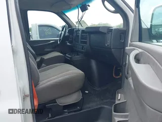 2012 GMC Savana Cargo z VIN 1GTW7FCA3C1186368, wystawiony jako IAAI lot #42127175 z przebiegiem 512 034 mil mil oraz . Historia ofert i sprzedaży dostępna na DreamBid. Obrazek 5.