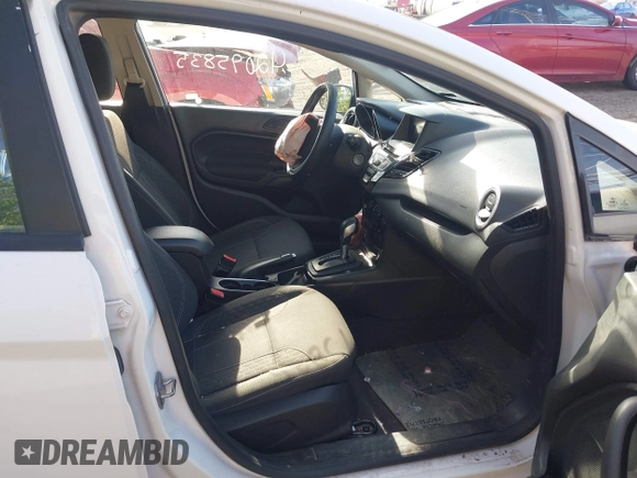 2019 Ford Fiesta SE z VIN 3FADP4BJ9KM136689, wystawiony jako IAAI lot #42095835 z przebiegiem 80 856 mil mil oraz . Historia ofert i sprzedaży dostępna na DreamBid. Obrazek 5.