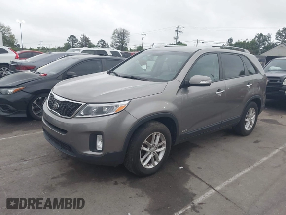 2015 Kia Sorento LX with VIN 5XYKTCA69FG572045, listed as a IAAI auction lot 41960132 with 152,400 mi miles. Bid and sale history available at carsss.com. Image 17.