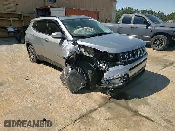 2020 Jeep Compass Latitude z VIN 3C4NJCBBXLT205996, wystawiony jako Copart lot #50507825 z przebiegiem Nie podano mil oraz Szkoda całkowita • Salvage title. Historia ofert i sprzedaży dostępna na DreamBid. Obrazek 10.