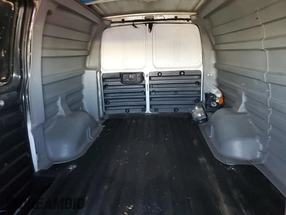2017 GMC Savana Cargo z VIN 1GTW7AFF8H1911027, wystawiony jako Copart lot #84908094 z przebiegiem 139 217 mil mil oraz Szkody całkowita. Historia ofert i sprzedaży dostępna na DreamBid. Obrazek 10.