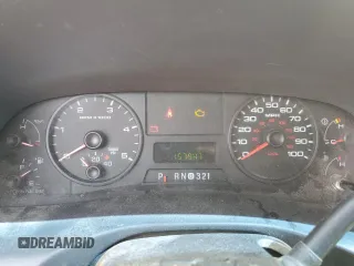 2006 Ford F-250 XL z VIN 1FTSX21PX6EA04242, wystawiony jako Copart lot #59104995 z przebiegiem 157 947 mil mil oraz Czysty tytuł • Clean title. Historia ofert i sprzedaży dostępna na DreamBid. Obrazek 9.