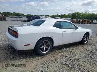 2011 Dodge Challenger z VIN 2B3CJ4DG0BH542773, wystawiony jako Copart lot #54646985 z przebiegiem 108 630 mil mil oraz Szkoda całkowita • Salvage title. Historia ofert i sprzedaży dostępna na DreamBid. Obrazek 3.