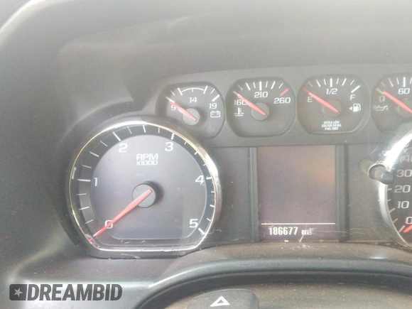 2018 GMC Sierra 2500HD z VIN 1GT12REY5JF181645, wystawiony jako IAAI lot #42073691 z przebiegiem 186 676 mil mil oraz . Historia ofert i sprzedaży dostępna na DreamBid. Obrazek 7.