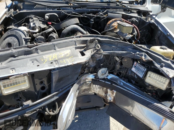1990 GMC Jimmy z VIN 1GKEV18K4LF509467, wystawiony jako Copart lot #52405495 z przebiegiem 409 007 mil mil oraz Nie do naprawy • Non repairable. Historia ofert i sprzedaży dostępna na DreamBid. Obrazek 12.
