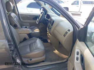 2003 Ford Escape Limited with VIN 1FMCU94173KB02067, listed as a IAAI auction lot 42088659 with 236,209 mi miles. Bid and sale history available at carsss.com. Image 5.