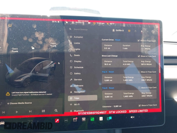 2025 Tesla Model 3 Long Range z VIN 5YJ3E1EB6SF924607, wystawiony jako IAAI lot #42255758 z przebiegiem 5 881 mil mil oraz . Historia ofert i sprzedaży dostępna na DreamBid. Obrazek 7.
