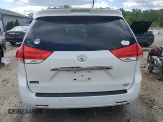 2011 Toyota Sienna XLE z VIN 5TDDK3DC1BS005600, wystawiony jako Copart lot #57795425 z przebiegiem 176 883 mil mil oraz Szkoda całkowita • Salvage title. Historia ofert i sprzedaży dostępna na DreamBid. Obrazek 6.
