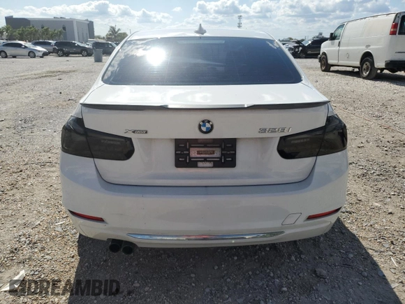 2013 BMW 3 Series 328i xDrive z VIN WBA3B5C57DF597059, wystawiony jako Copart lot #52441895 z przebiegiem 154 003 mil mil oraz Szkoda całkowita • Salvage title. Historia ofert i sprzedaży dostępna na DreamBid. Obrazek 6.