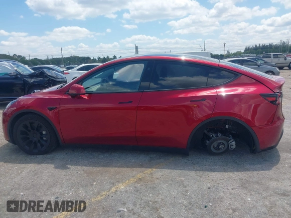 2024 Tesla Model Y с VIN 7SAYGDED7RF045410, выставлен на аукционе IAAI как лот 42000700 с пробегом 13 021 миль миль и . История ставок и продаж доступна на DreamBid. Изображение 15.