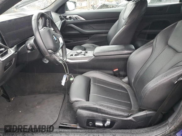 2024 BMW 4 Series 430i z VIN WBA23AT09RCN57810, wystawiony jako Copart lot #84452014 z przebiegiem Nie podano mil oraz Szkoda całkowita • Salvage title. Historia ofert i sprzedaży dostępna na DreamBid. Obrazek 7.
