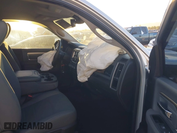2018 Ram 1500 Tradesman with VIN 3C6JR6AG0JG146069, listed as a IAAI auction lot 40372964 with 153,376 mi miles and . Bid and sale history available at DreamBid. Image 5.