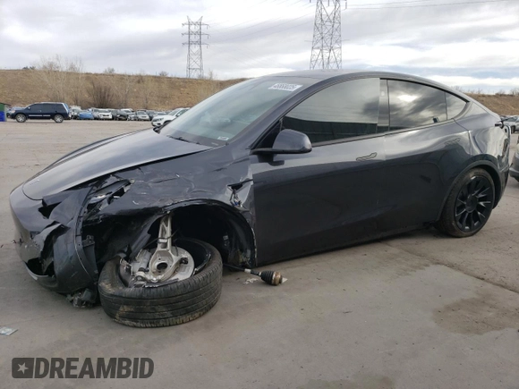 2024 Tesla Model Y Long Range with VIN 7SAYGAEE5RF038446, listed as a Copart auction lot 48868025 with 10,410 mi miles and Salvage Title. Bid and sale history available at DreamBid. Image 1.