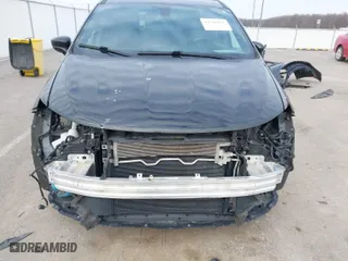2020 Chrysler Pacifica Touring with VIN 2C4RC1FG8LR150537, listed as a IAAI auction lot 41704931 with 141,124 mi miles. Bid and sale history available at carsss.com. Image 6.
