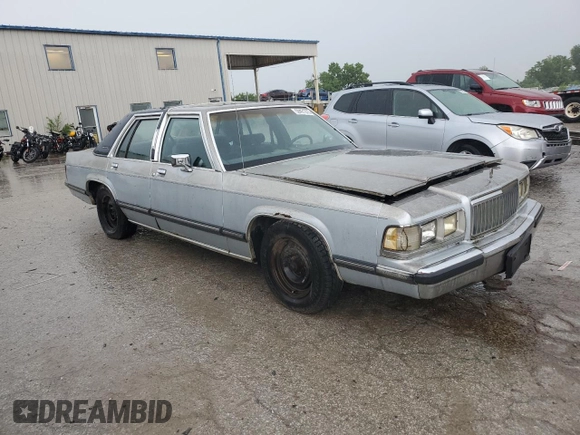 1991 Mercury Grand Marquis z VIN 2MECM75F9MX641760, wystawiony jako Copart lot #59421315 z przebiegiem 47 764 mil mil oraz Czysty tytuł • Clean title. Historia ofert i sprzedaży dostępna na DreamBid. Obrazek 4.