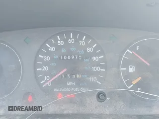 1997 Geo Prizm LSi z VIN 1Y1SK5267VZ447232, wystawiony jako IAAI lot #42289597 z przebiegiem 100 974 mil mil oraz . Historia ofert i sprzedaży dostępna na DreamBid. Obrazek 7.