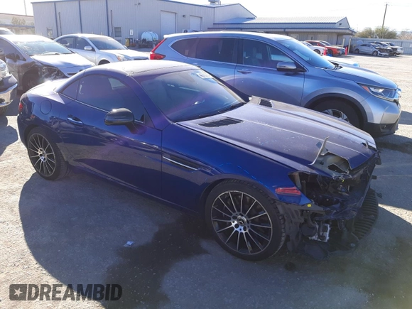 2018 Mercedes-Benz SLC 300 z VIN WDDPK3JA5JF153267, wystawiony jako Copart lot #40663664 z przebiegiem 45 281 mil mil oraz . Historia ofert i sprzedaży dostępna na DreamBid. Obrazek 4.