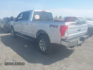 2019 Ford F-250 XL z VIN 1FT7W2B66KEC54893, wystawiony jako IAAI lot #41887418 z przebiegiem 151 950 mil mil oraz . Historia ofert i sprzedaży dostępna na DreamBid. Obrazek 3.
