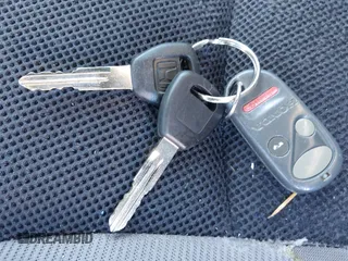 2002 Honda Insight z VIN JHMZE14722T000006, wystawiony jako IAAI lot #41049894 z przebiegiem 185 989 mil mil oraz . Historia ofert i sprzedaży dostępna na DreamBid. Obrazek 11.
