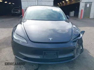 2024 Tesla Model 3 z VIN 5YJ3E1EA4RF742745, wystawiony jako IAAI lot #42085235 z przebiegiem 28 094 mil mil oraz . Historia ofert i sprzedaży dostępna na DreamBid. Obrazek 12.