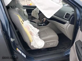 2019 Toyota Highlander SE with VIN 5TDJZRFH7KS952229, listed as a IAAI auction lot 41724179 with 107,315 mi miles. Bid and sale history available at carsss.com. Image 5.