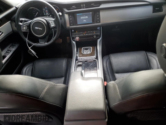 2016 Jaguar XF 35t Prestige with VIN SAJBE4BV6GCY13475, listed as a Copart auction lot 68236854 with 85,026 mi miles and Salvage Title. Bid and sale history available at carsss.com. Image 8.