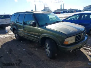 2001 Oldsmobile Bravada with VIN 1GHDT13W312184767, listed as a IAAI auction lot 41347993 with 130,306 mi miles. Bid and sale history available at carsss.com. Image 1.