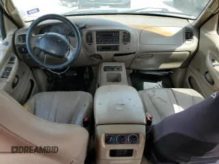 2002 Ford Expedition Eddie Bauer z VIN 1FMRU17L12LA63588, wystawiony jako Copart lot #52289415 z przebiegiem 305 113 mil mil oraz Szkoda całkowita • Salvage title. Historia ofert i sprzedaży dostępna na DreamBid. Obrazek 8.