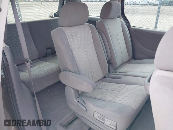2005 Mazda MPV LX with VIN JM3LW28AX50555220, listed as a IAAI auction lot 41691014 with 135,132 mi miles. Bid and sale history available at carsss.com. Image 8.