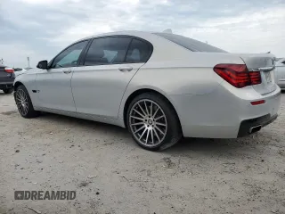 2015 BMW 7 Series 750Li z VIN WBAYE8C56FD781213, wystawiony jako Copart lot #55843955 z przebiegiem 63 899 mil mil oraz Szkoda całkowita • Salvage title. Historia ofert i sprzedaży dostępna na DreamBid. Obrazek 2.