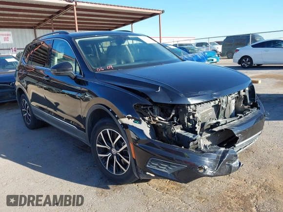 2021 Volkswagen Tiguan SE z VIN 3VV3B7AX0MM080853, wystawiony jako IAAI lot #42406539 z przebiegiem 73 295 mil mil oraz . Historia ofert i sprzedaży dostępna na DreamBid. Obrazek 1.