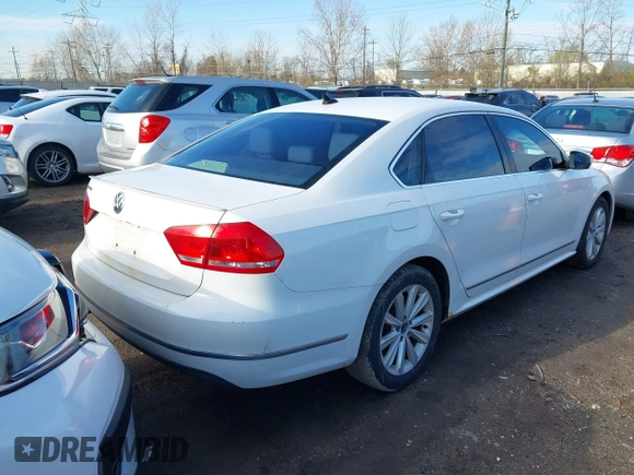 2013 Volkswagen Passat SEL Premium z VIN 1VWCP7A33DC071818, wystawiony jako IAAI lot #41905651 z przebiegiem 172 911 mil mil oraz . Historia ofert i sprzedaży dostępna na DreamBid. Obrazek 4.