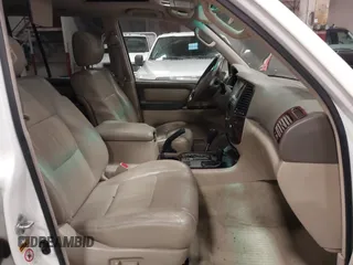 2006 Toyota Land Cruiser with VIN JTEHT05J562097054, listed as a IAAI auction lot 41539648 with 286,946 mi miles. Bid and sale history available at carsss.com. Image 5.