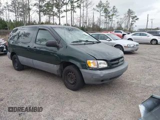 2000 Toyota Sienna CE with VIN 4T3ZF19C7YU240601, listed as a IAAI auction lot 41709617 with 999,999 mi miles. Bid and sale history available at carsss.com. Image 1.