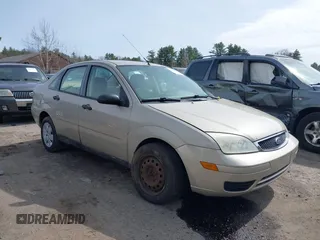 2007 Ford Focus S z VIN 1FAHP34NX7W265088, wystawiony jako IAAI lot #41940738 z przebiegiem 111 307 mil mil oraz . Historia ofert i sprzedaży dostępna na DreamBid. Obrazek 1.