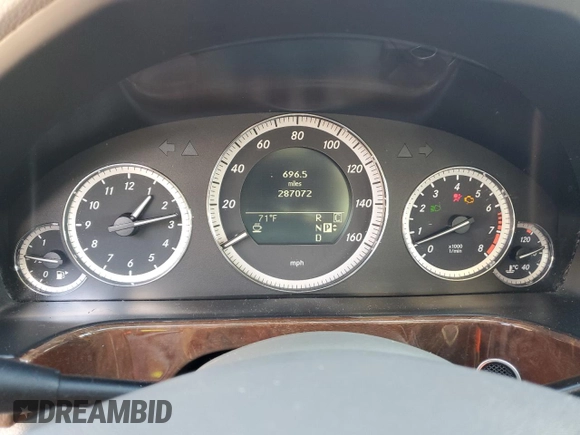 2010 Mercedes-Benz E 550 Luxury with VIN WDDHF7CB4AA213798, listed as a Copart auction lot 81071164 with 287,072 mi miles and Salvage Title. Bid and sale history available at DreamBid. Image 9.