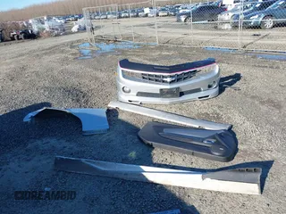 2010 Chevrolet Camaro 2SS z VIN 2G1FK1EJ0A9190524, wystawiony jako IAAI lot #41686103 z przebiegiem 168 031 mil mil oraz . Historia ofert i sprzedaży dostępna na DreamBid. Obrazek 12.