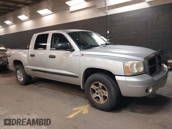 2005 Dodge Dakota SLT with VIN 1D7HW48N15S164352, listed as a IAAI auction lot 42190403 with 150,794 mi miles. Bid and sale history available at carsss.com. Image 1.