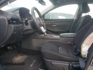 2024 Nissan Sentra SV z VIN 3N1AB8CV4RY391292, wystawiony jako Copart lot #43039145 z przebiegiem Nie podano mil oraz Nie do naprawy • Non repairable. Historia ofert i sprzedaży dostępna na DreamBid. Obrazek 7.