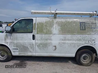 1998 Chevrolet Chevy Van z VIN 1GCEG15M6W1009839, wystawiony jako IAAI lot #42100010 z przebiegiem Nie podano mil oraz . Historia ofert i sprzedaży dostępna na DreamBid. Obrazek 14.