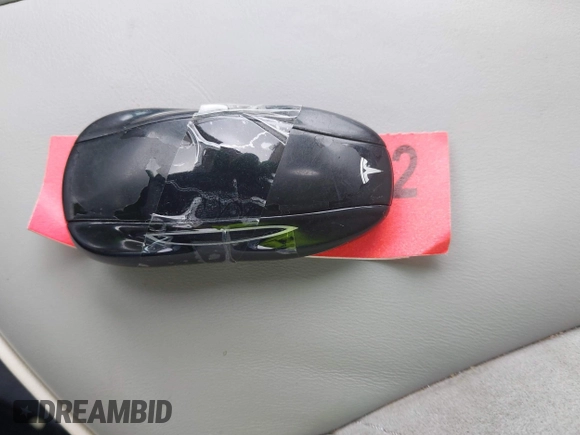 2013 Tesla Model S Performance z VIN 5YJSA1DP1DFP16609, wystawiony jako IAAI lot #42458995 z przebiegiem 110 722 mil mil oraz . Historia ofert i sprzedaży dostępna na DreamBid. Obrazek 11.